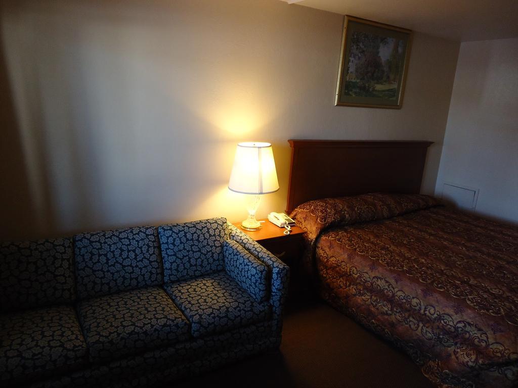 Canadiana Motel Sudbury Zewnętrze zdjęcie